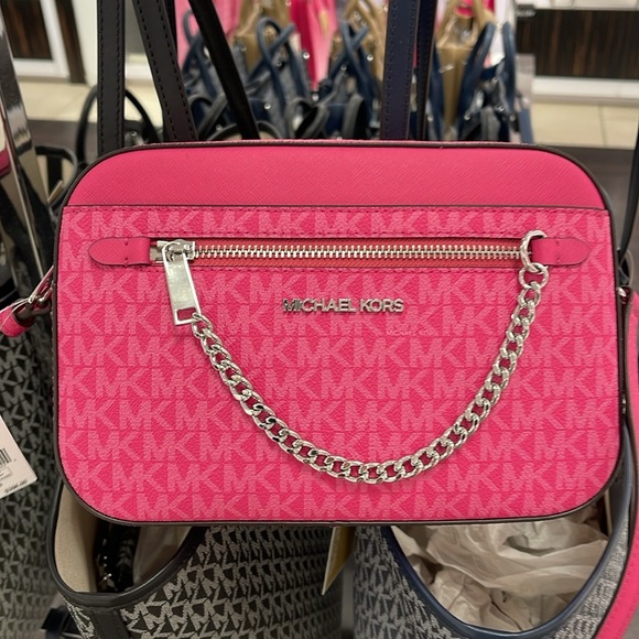 Michael Kors Jet Set Lg Signature Logo EW ZP Chain XBODY Crossbody
DRAGONFRUIT - Picture 5 of 16